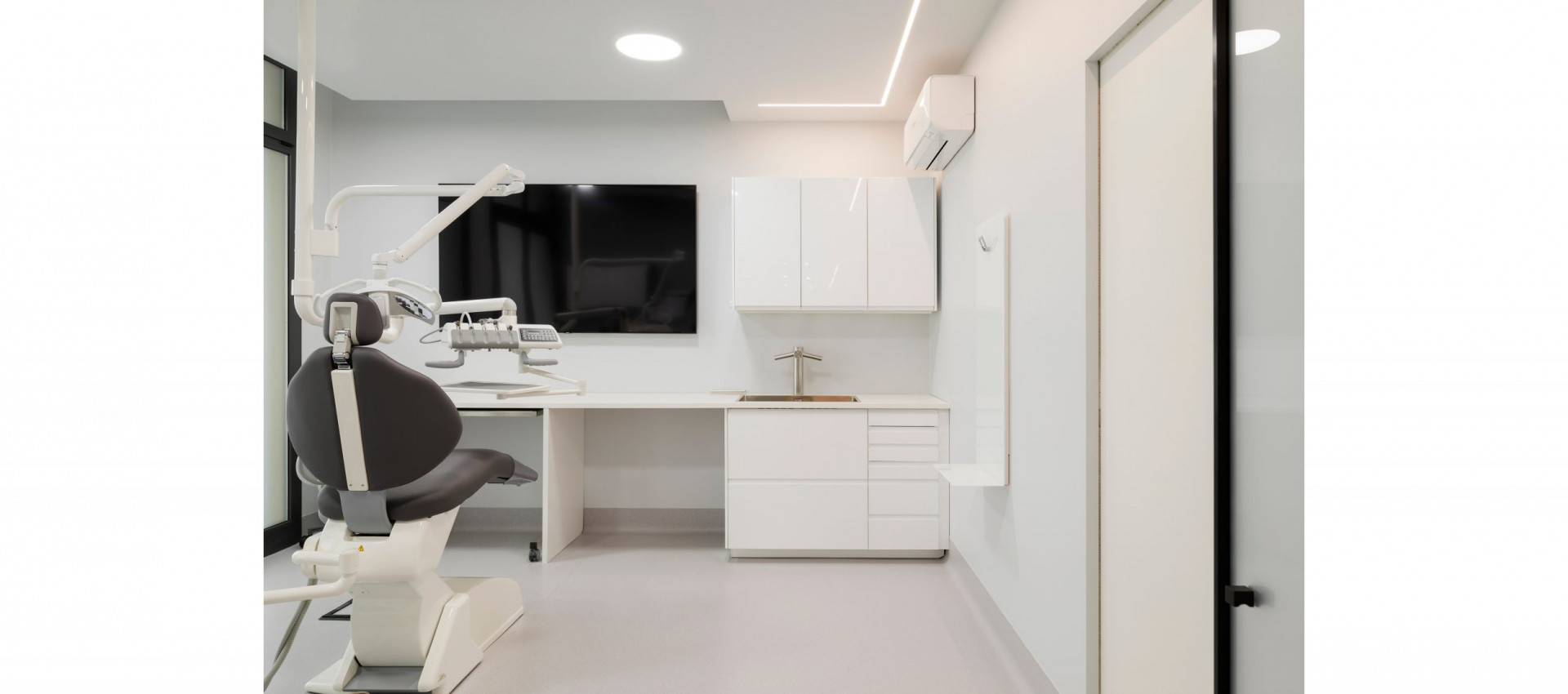 https://www.reggiani.net/wp-content/uploads/2022/04/Slide_Studio-dentistico7-2-scaled-wpcf_1920x850.jpg